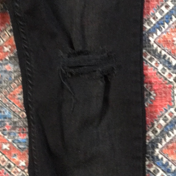 Free People black ripped skinny jeans. Size 29R - Picture 3 of 7